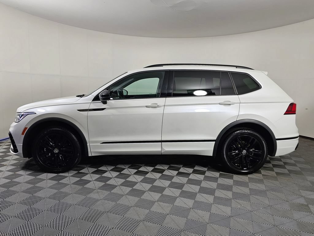 Used 2022 Volkswagen Tiguan SE R-Line AWD/4WD image 4