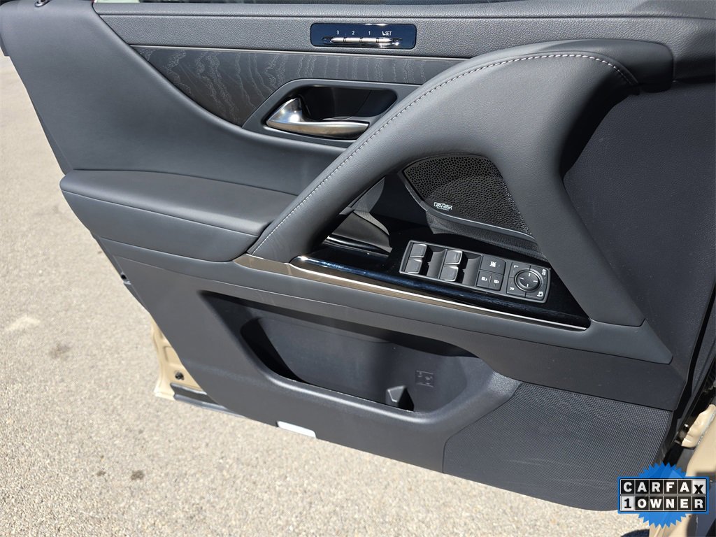Used 2025 Lexus LX 700h Overtrail image 27