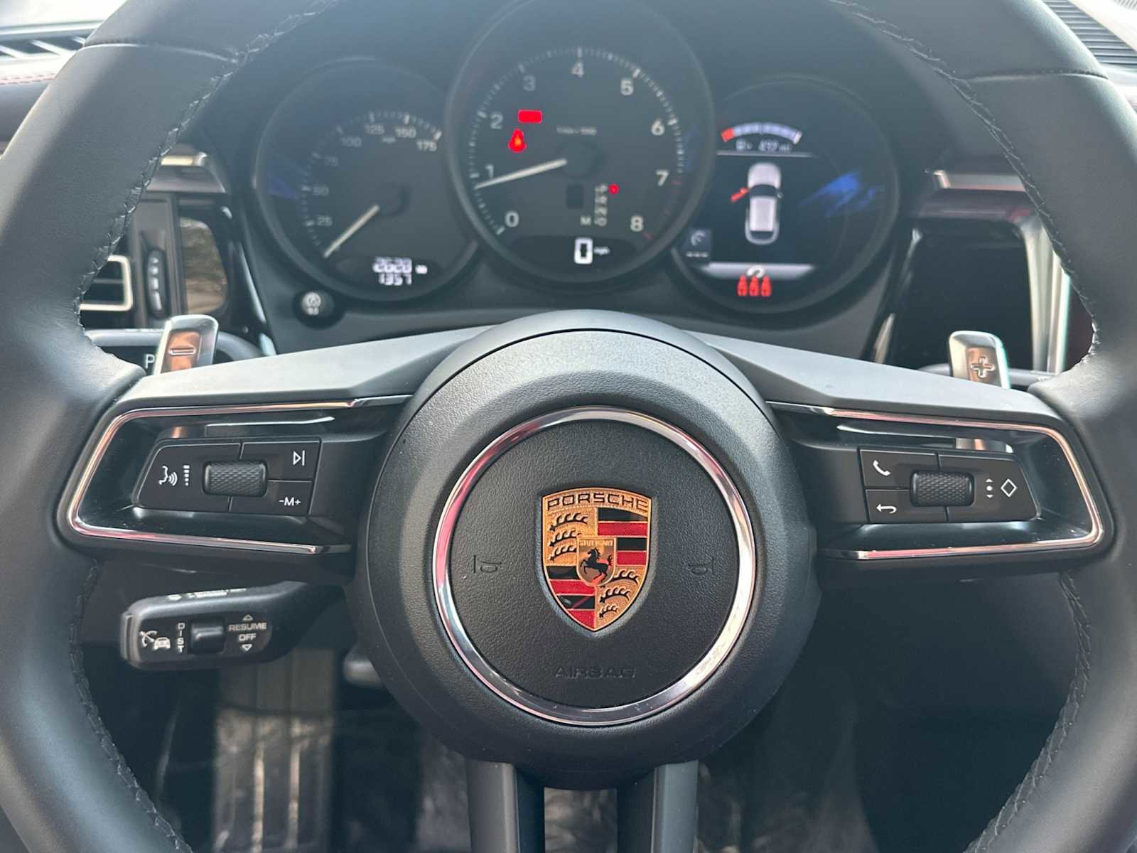 Certified 2025 Porsche Macan AWD/4WD image 24