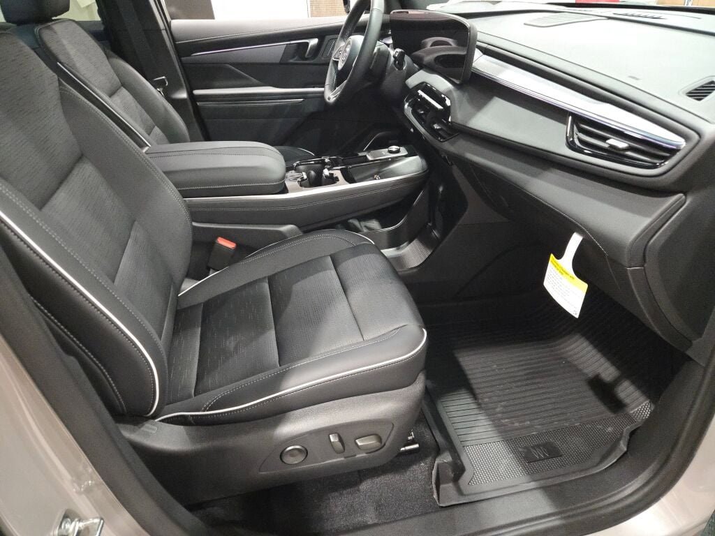 New 2026 Buick Enclave Sport Touring w/ LPO, Floor Liner Package image 7
