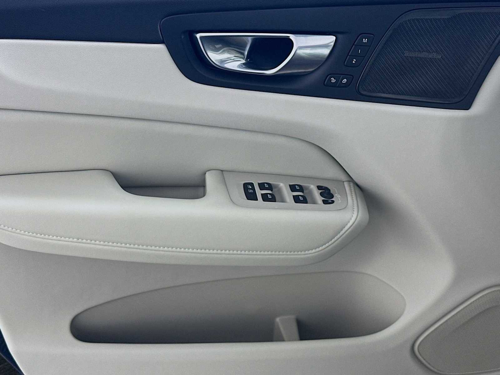 New 2026 Volvo XC60 B5 Ultra w/ Protection Package Premier image 17