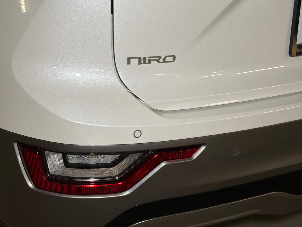 Certified 2023 Kia Niro Wave w/ Wave Preserve Package FWD image 5
