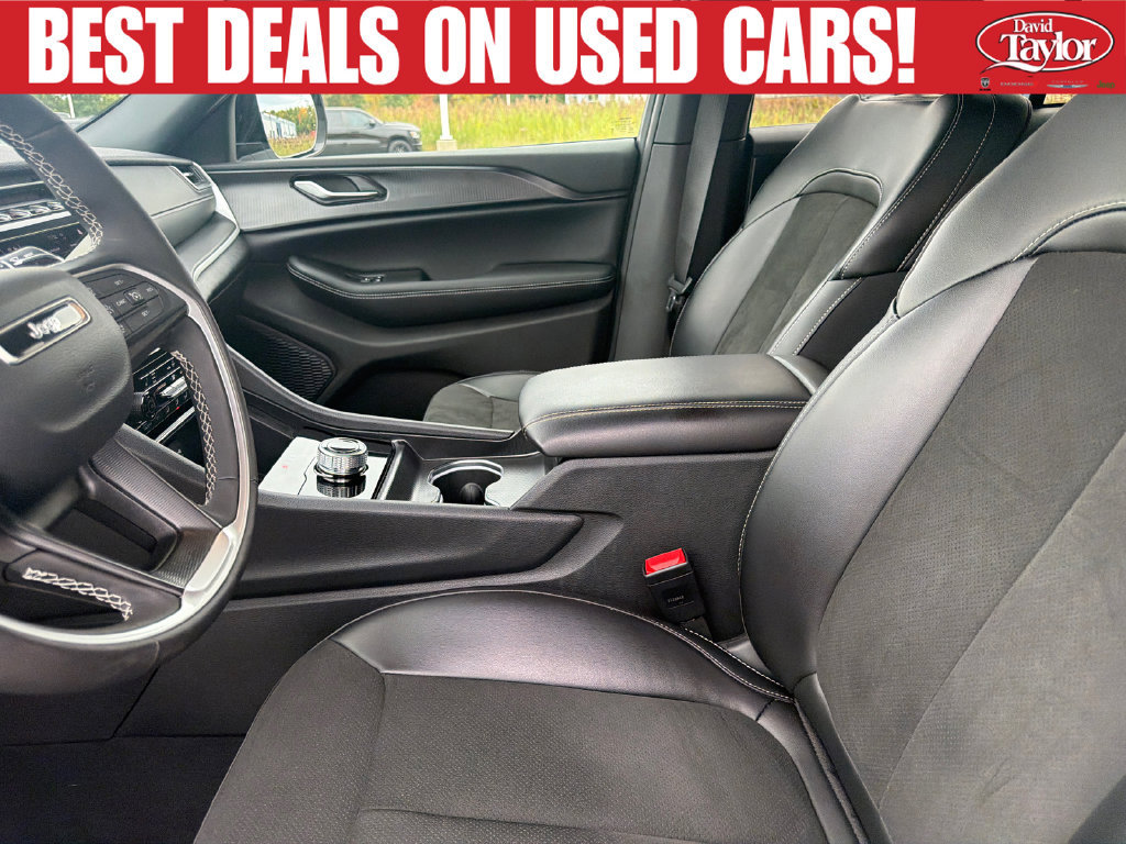 Used 2025 Jeep Grand Cherokee Altitude w/ Trailer Tow Package AWD/4WD image 10