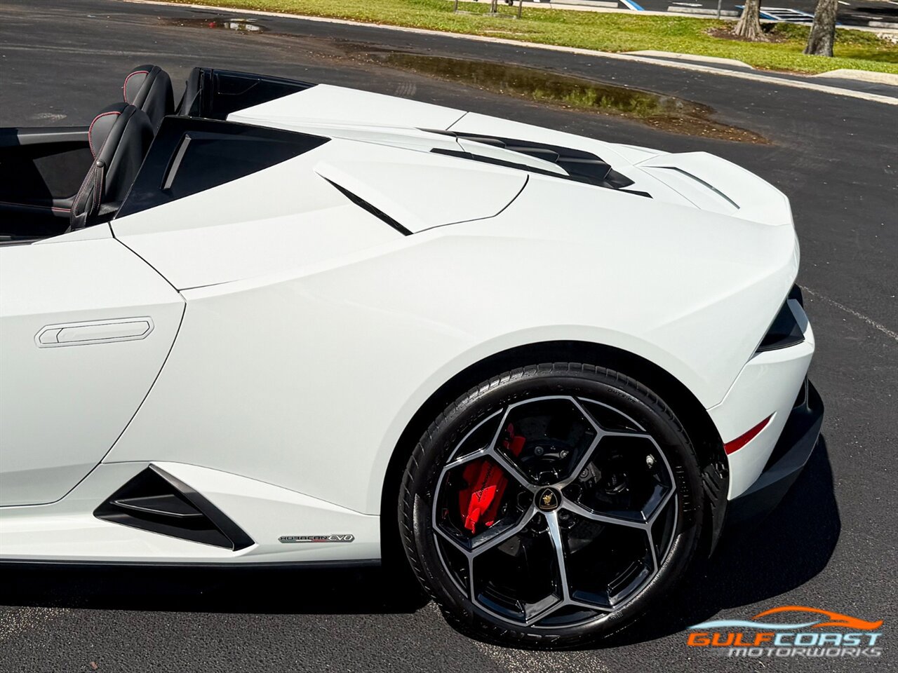 Used 2020 Lamborghini Huracan EVO image 45