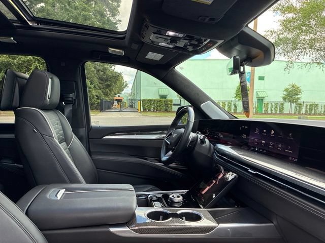 Used 2025 Cadillac Escalade ESV V AWD/4WD image 25