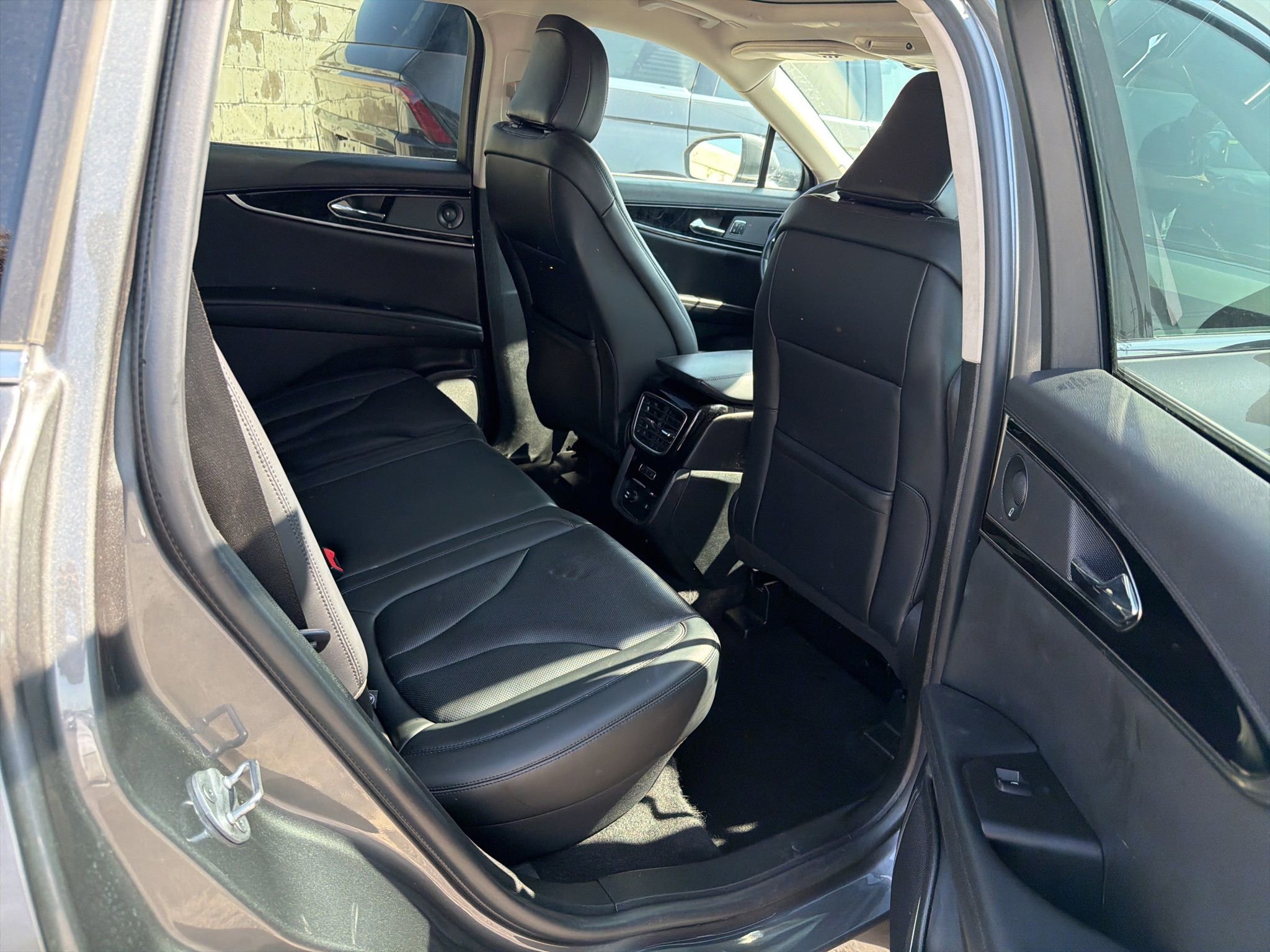 Used 2023 Lincoln Nautilus Reserve w/ Luxury Package image 7