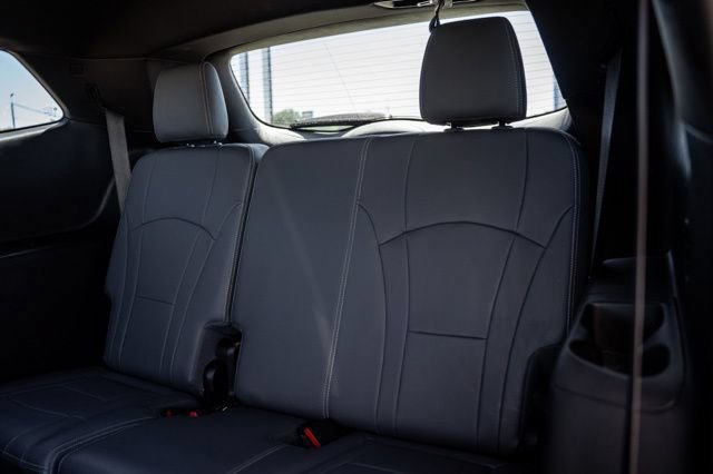 Used 2023 Buick Enclave Essence w/ LPO, Cargo Package FWD image 33
