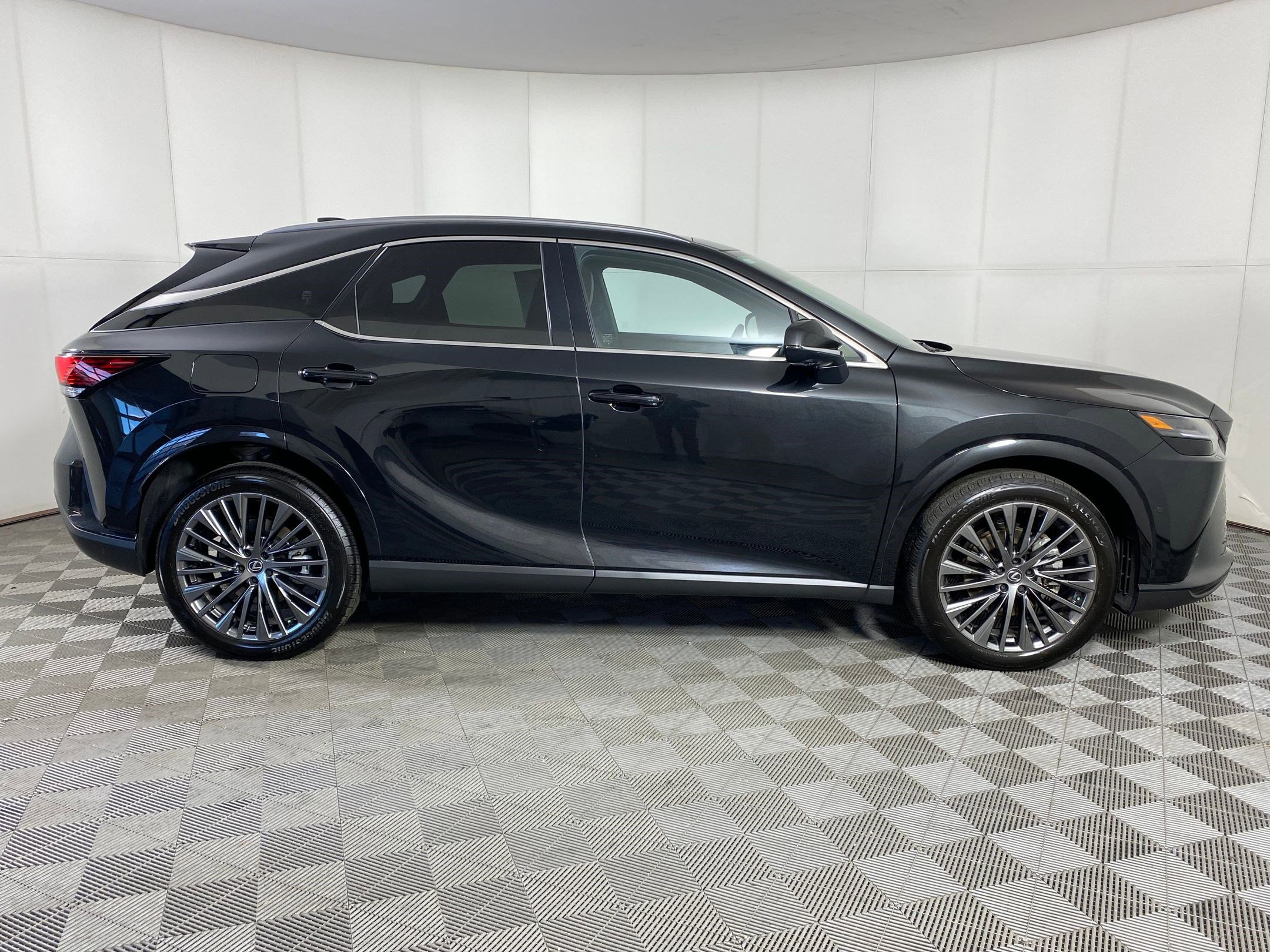 Used 2025 Lexus RX 450h AWD w/ Convenience Package image 8