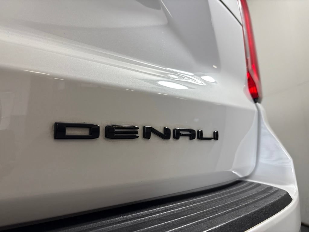 Used 2023 GMC Yukon Denali Ultimate AWD/4WD image 10