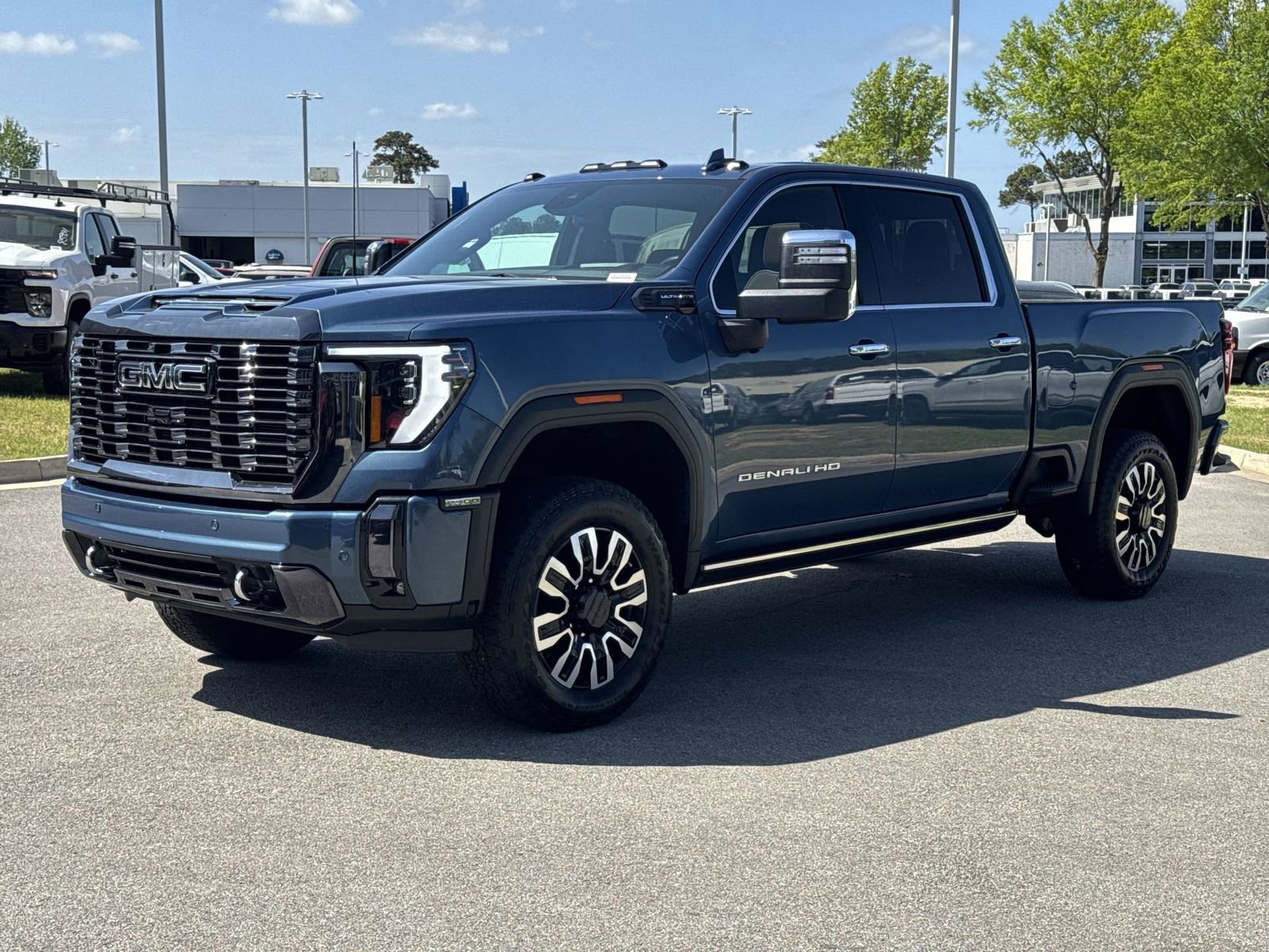 Used 2024 GMC Sierra 2500 Denali Ultimate AWD/4WD image 5