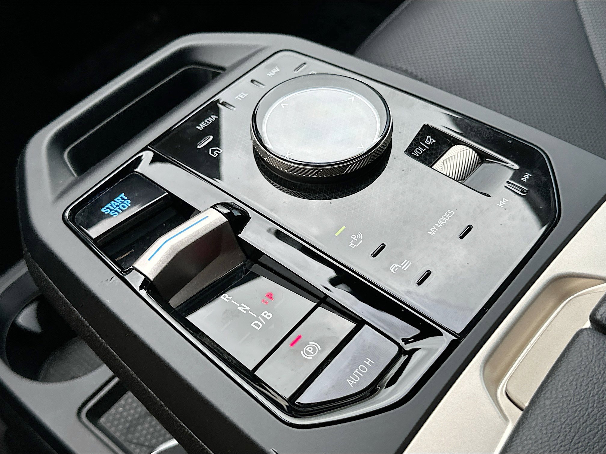 Certified 2025 BMW iX xDrive50 image 17