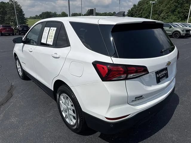 Used 2023 Chevrolet Equinox LS w/ LS Convenience Package AWD/4WD image 4