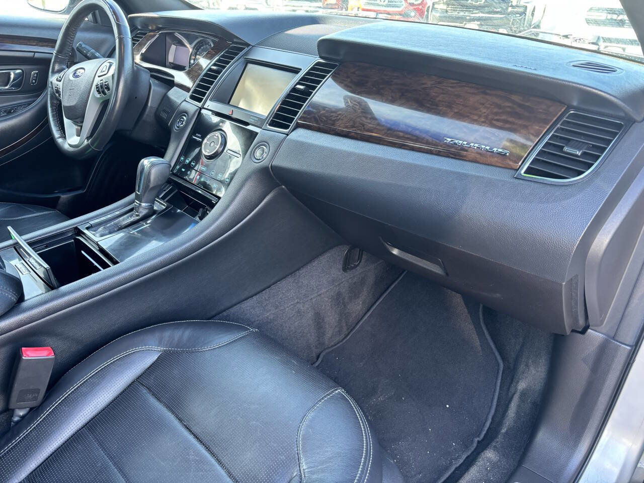 Used 2013 Ford Taurus Limited image 36