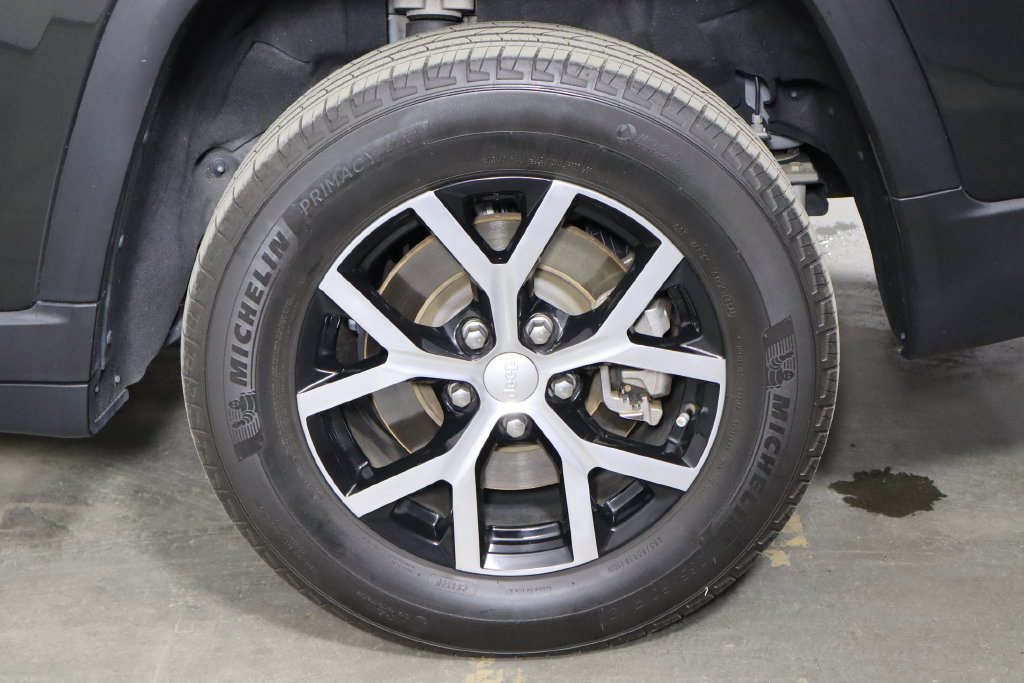 Used 2023 Jeep Grand Cherokee L Limited w/ Luxury Tech Group II AWD/4WD image 42