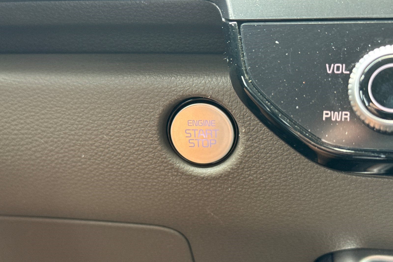 Used 2026 Kia Carnival FWD image 17