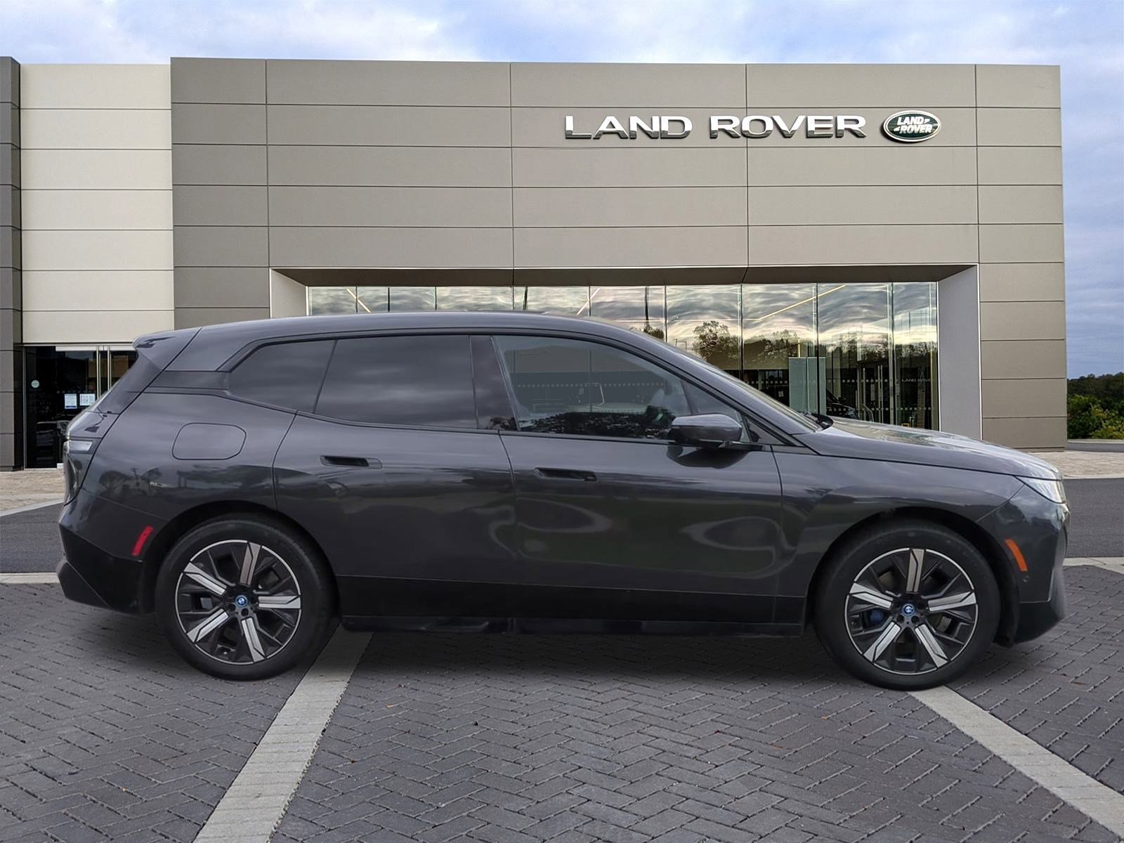 Used 2023 BMW iX xDrive50 w/ Sport Package image 4