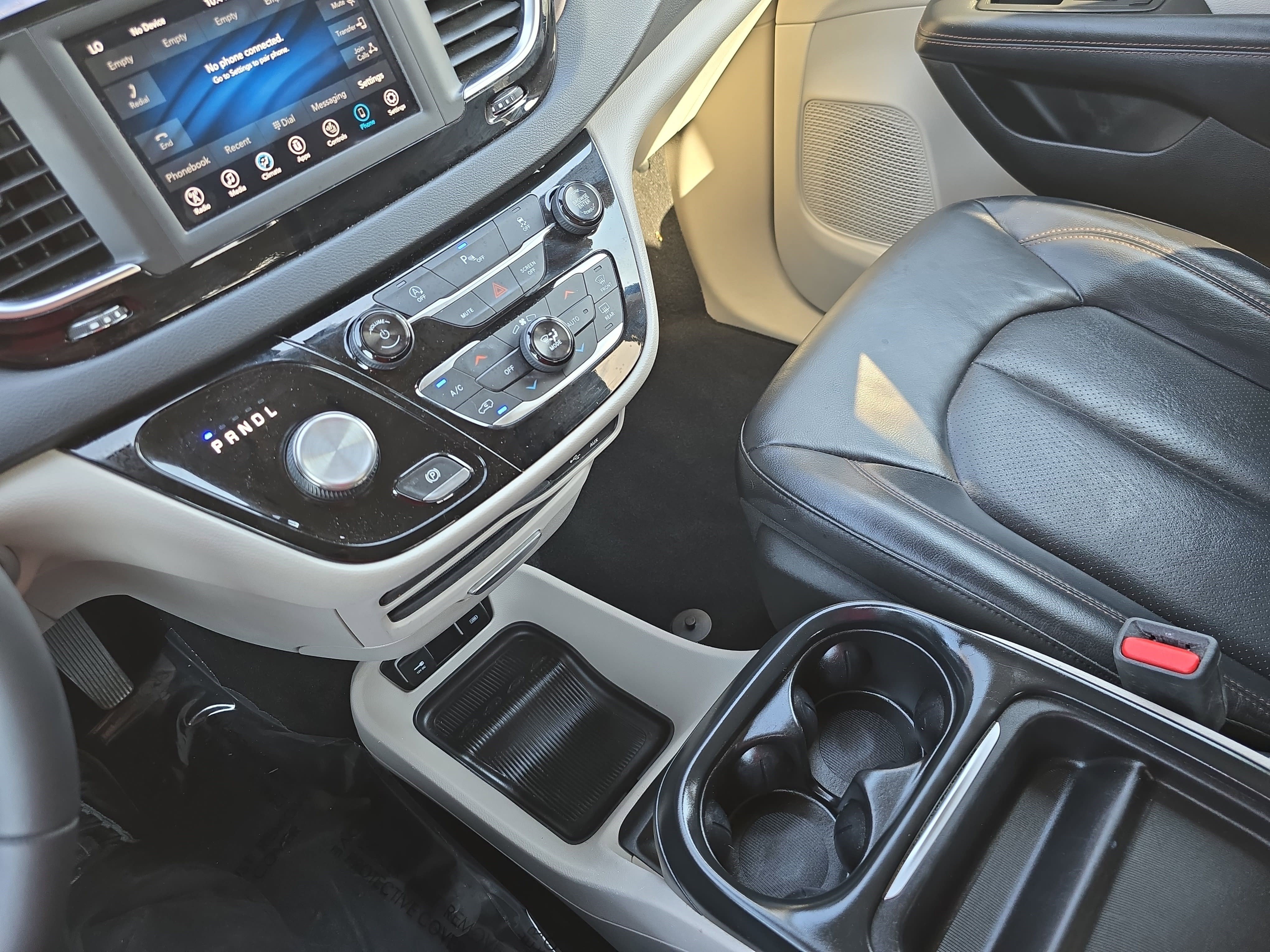 Used 2018 Chrysler Pacifica Touring-L image 26