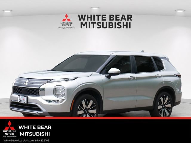 Used 2025 Mitsubishi Outlander SE AWD/4WD image 2