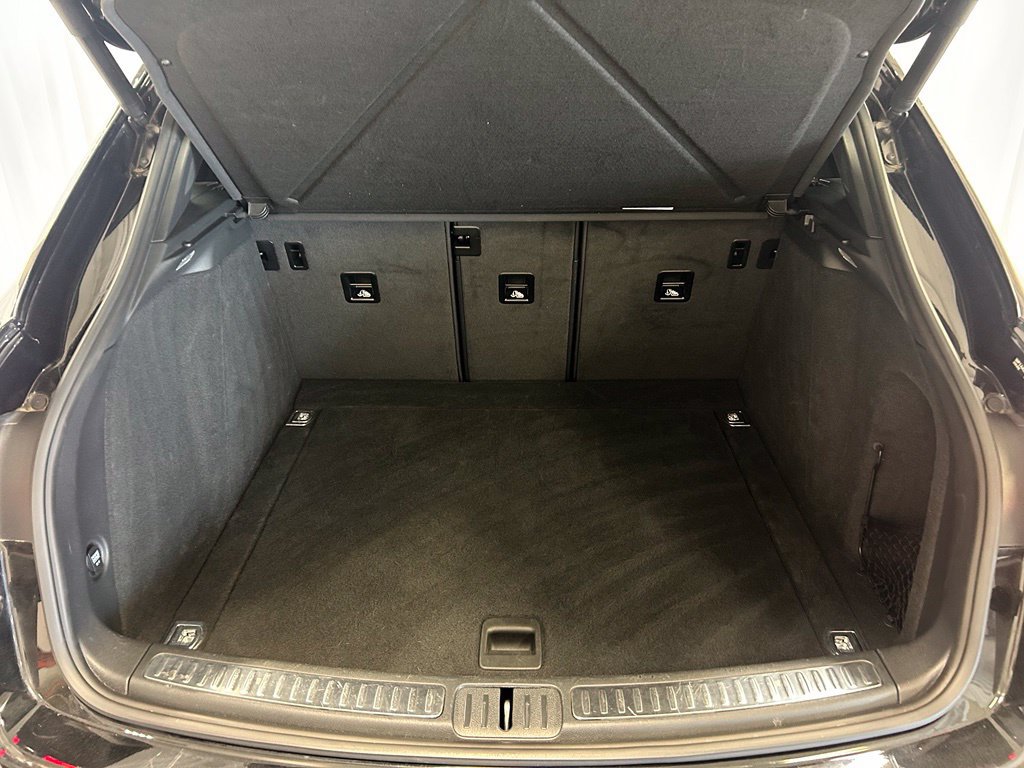 Certified 2021 Porsche Macan AWD/4WD image 28
