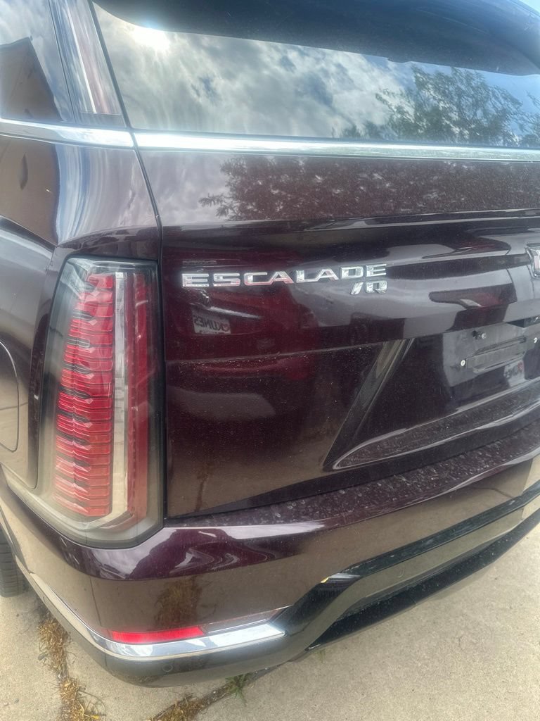 Used 2025 Cadillac Escalade IQ Luxury 2 w/ LPO, Premium Carpet Package AWD/4WD image 8