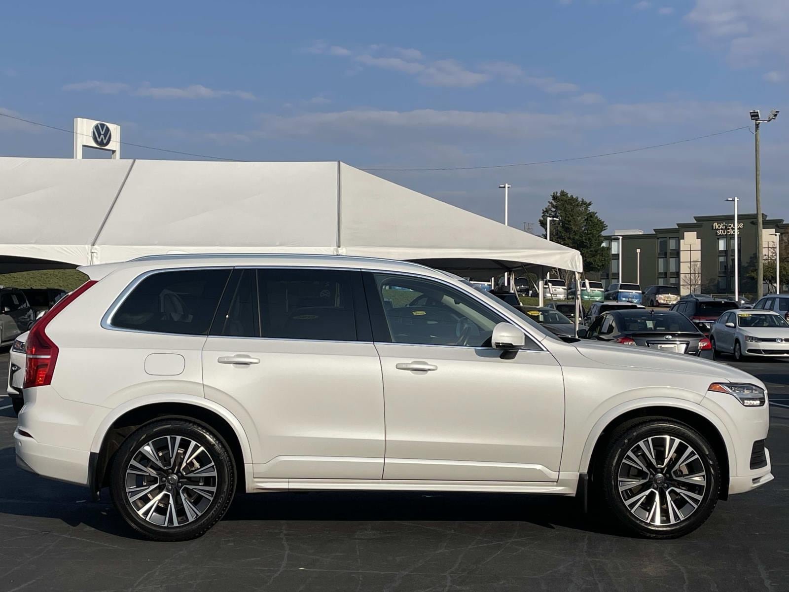 Used 2022 Volvo XC90 T5 Momentum w/ Protection Package Premier image 8