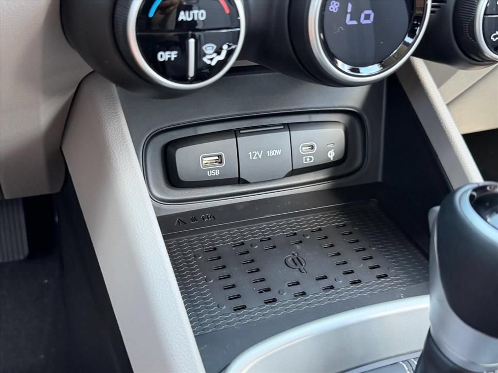 New 2026 Hyundai Venue SEL FWD image 21