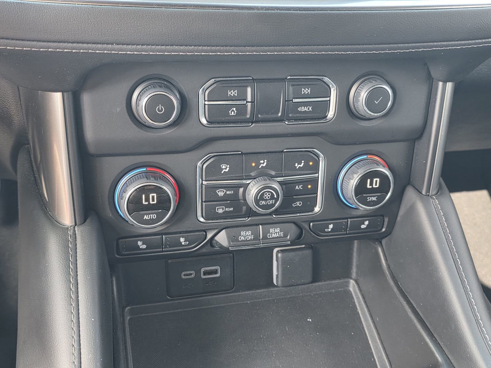 Used 2023 Chevrolet Tahoe LT w/ Luxury Package image 16