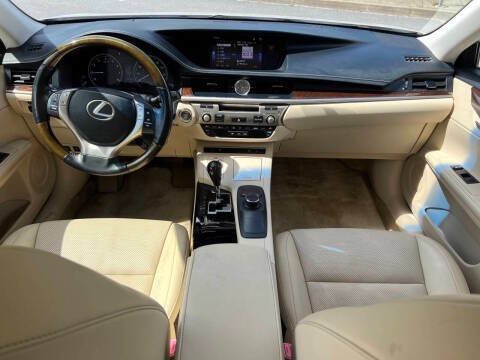 Used 2015 Lexus ES 350 w/ Premium Package FWD image 18