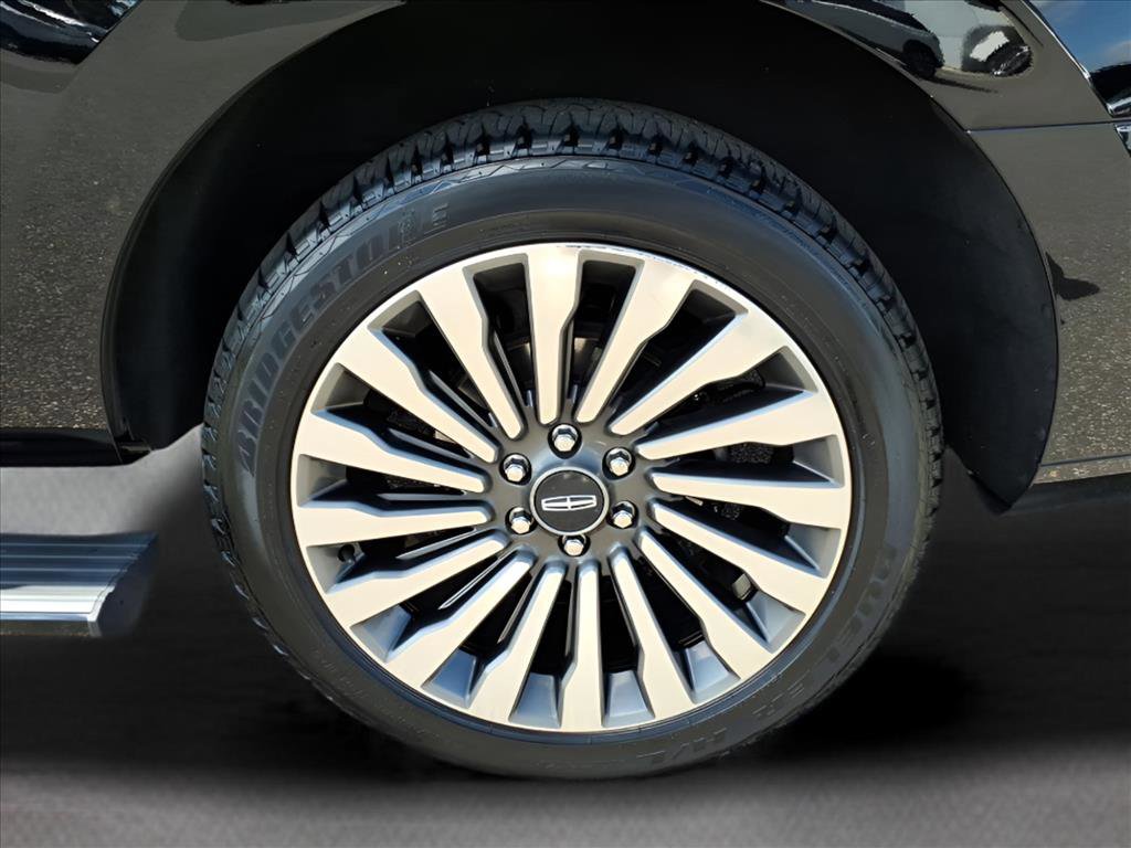 Used 2019 Lincoln Navigator Reserve image 19