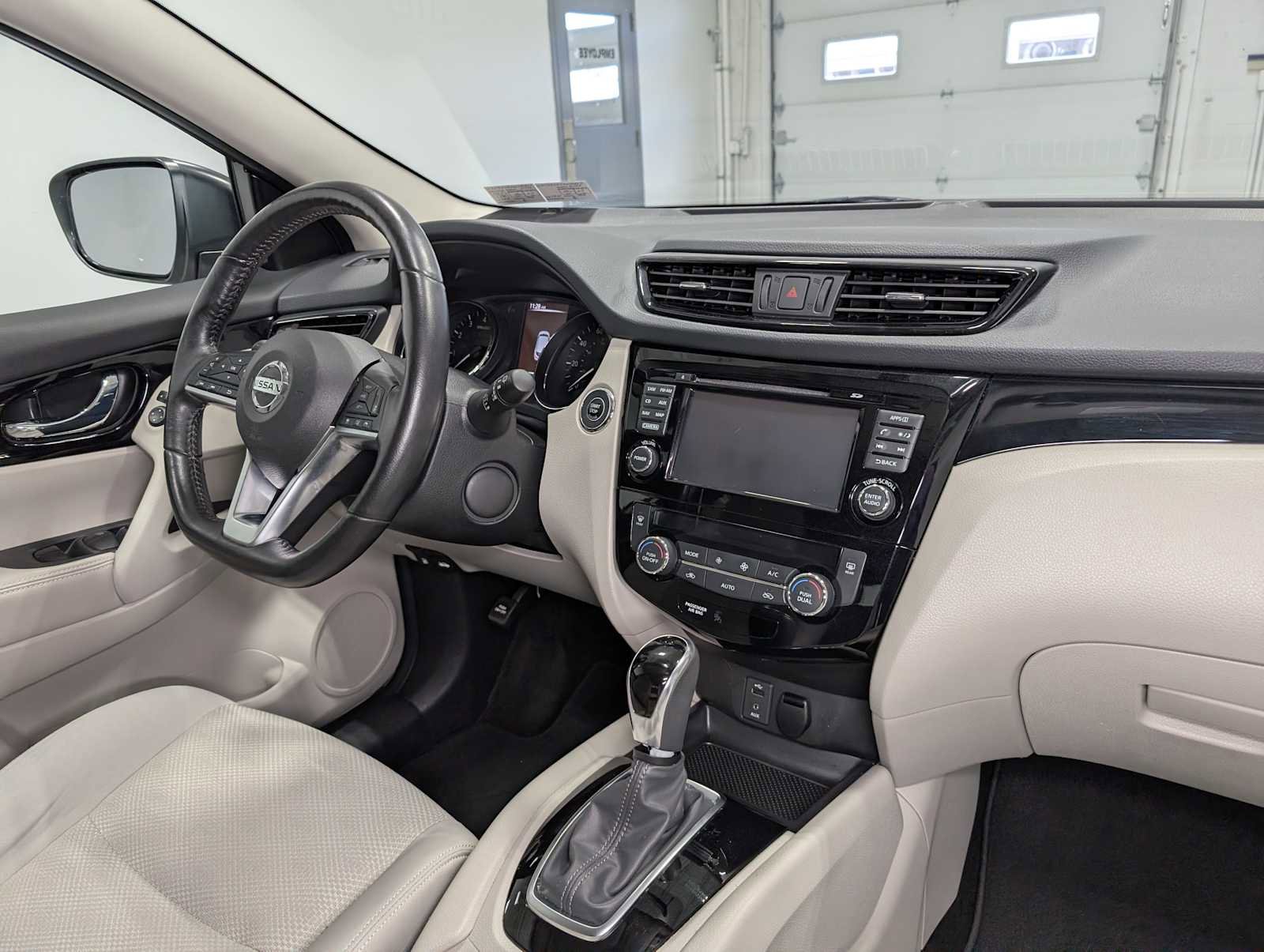 Used 2018 Nissan Rogue Sport SV w/ SV Technology Package AWD/4WD image 42