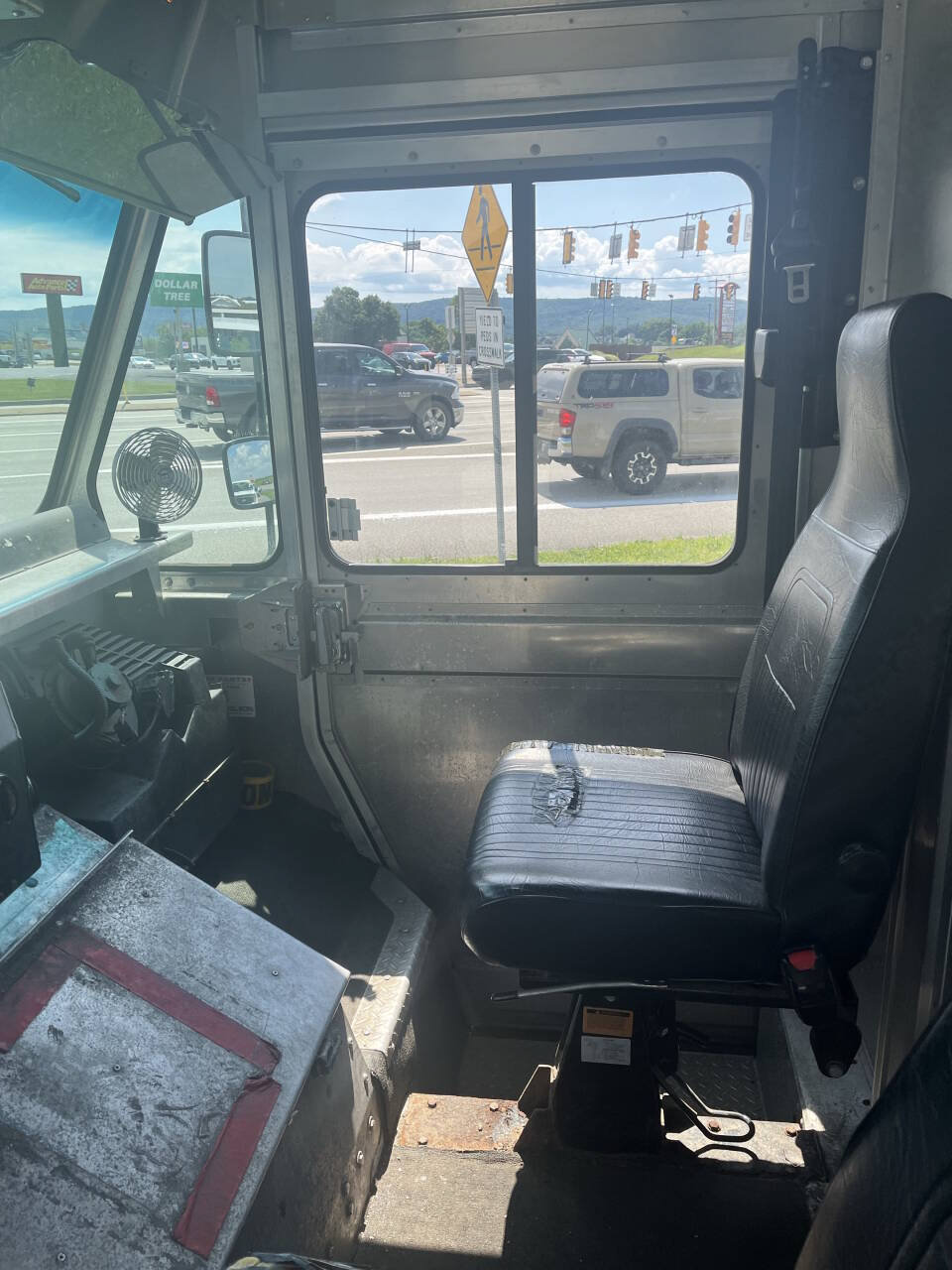 Used 2017 Ford E-350 and Econoline 350 Super Duty w/ A/C Prep Package RWD image 11