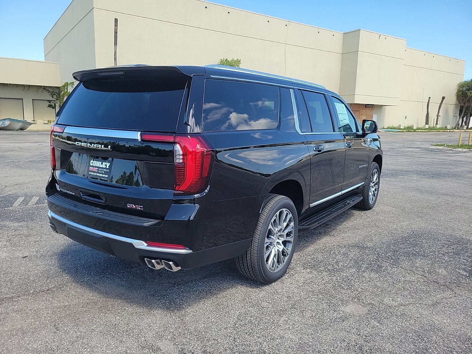 New 2026 GMC Yukon XL Denali AWD/4WD image 5