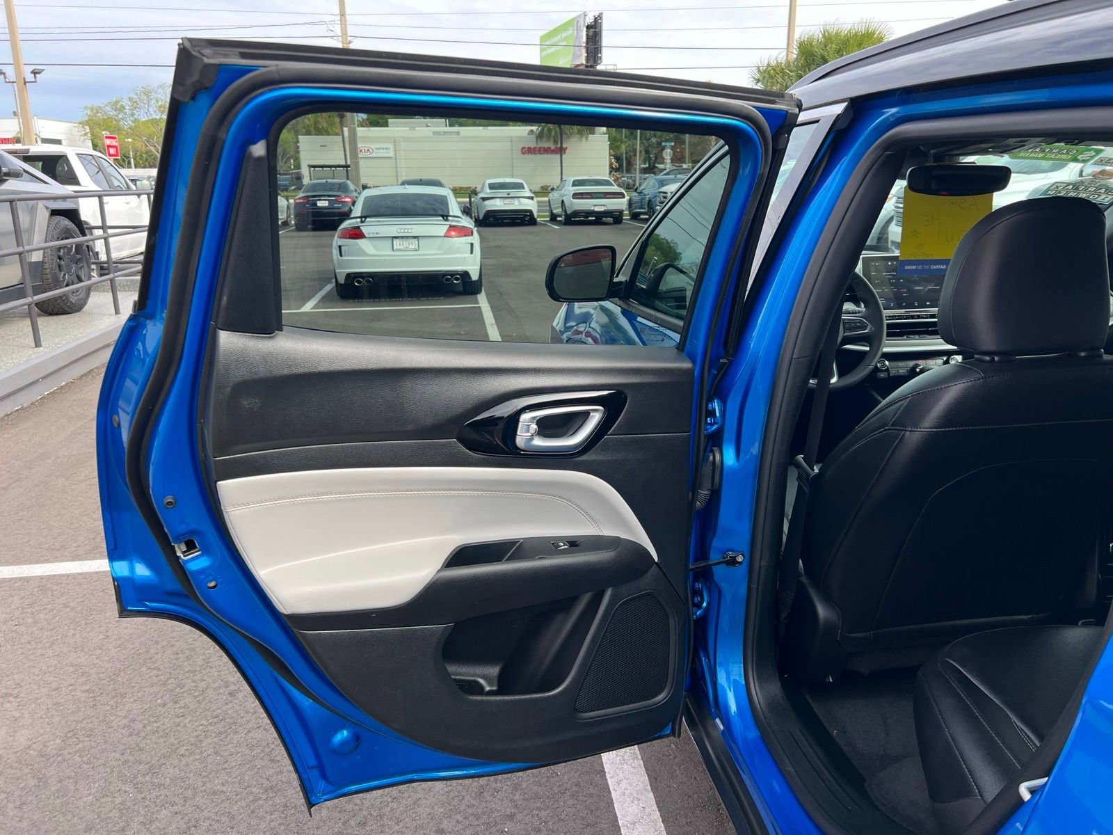 Used 2025 Jeep Compass Limited image 41