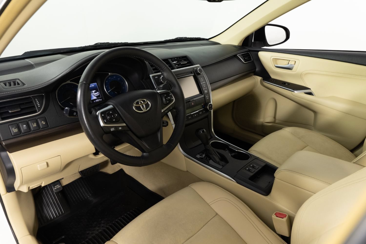 Used 2017 Toyota Camry XLE w/ Advanced Technology Package FWD image 13