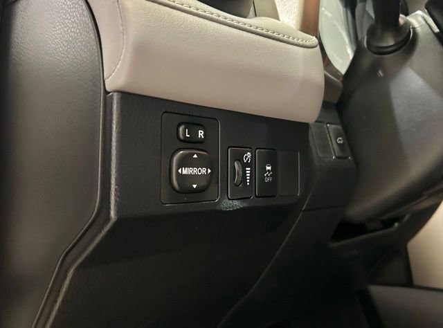 Used 2013 Toyota RAV4 Limited FWD image 29