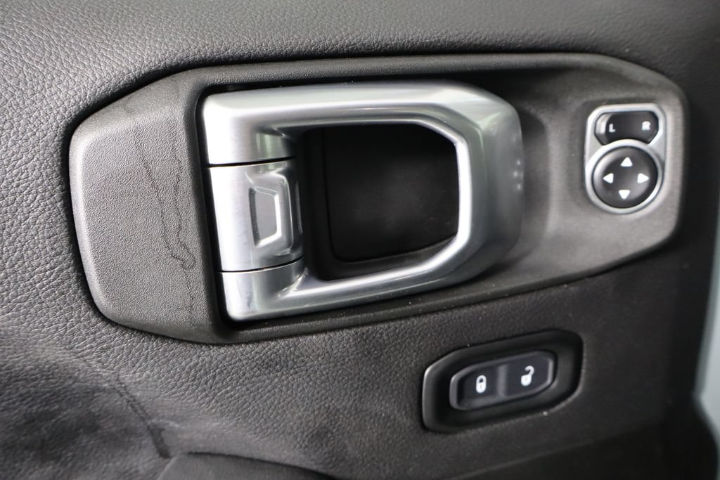 Used 2024 Jeep Wrangler Unlimited Sahara AWD/4WD image 19