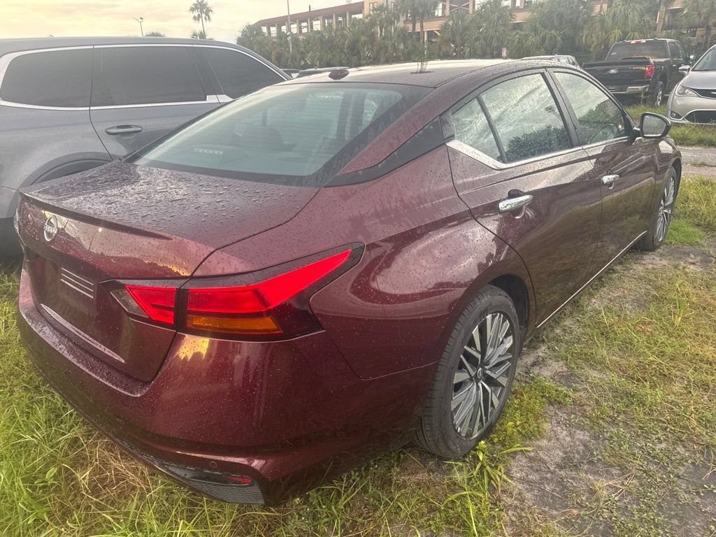 Used 2025 Nissan Altima 2.5 SV FWD image 7