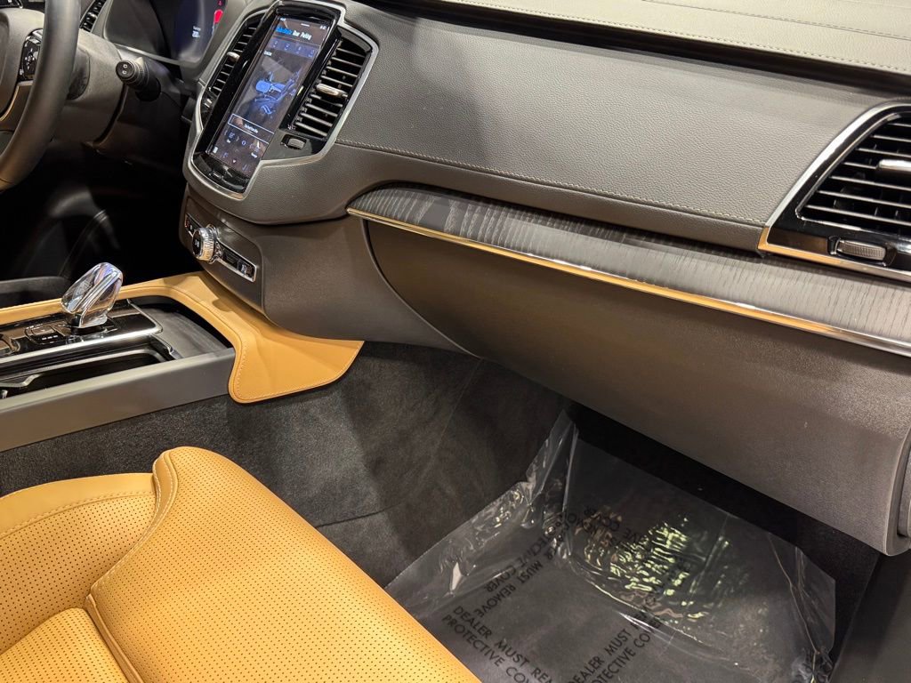 Used 2025 Volvo XC90 B6 Ultra w/ Protection Package image 28