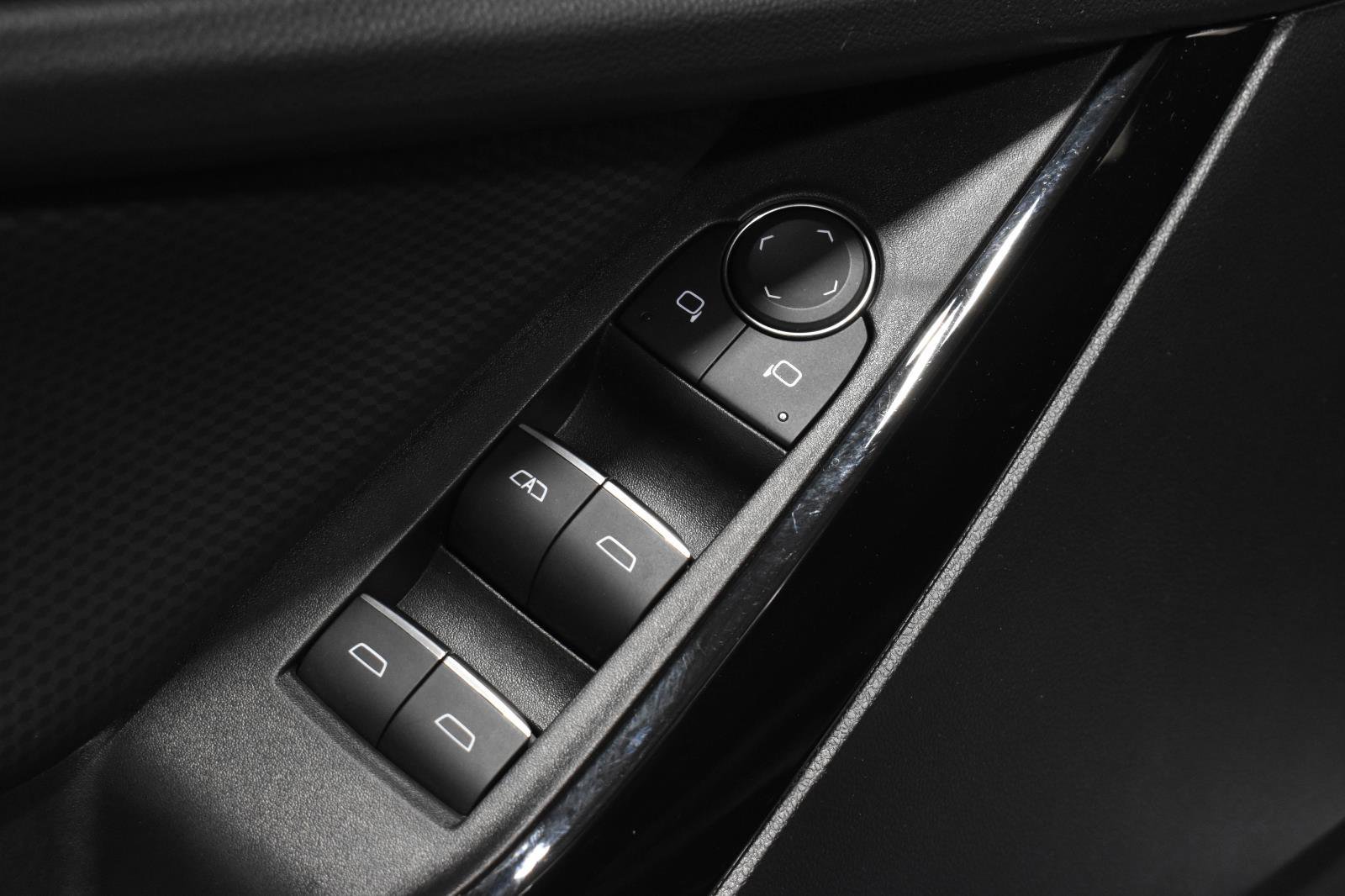 Used 2025 Chevrolet Equinox RS image 11