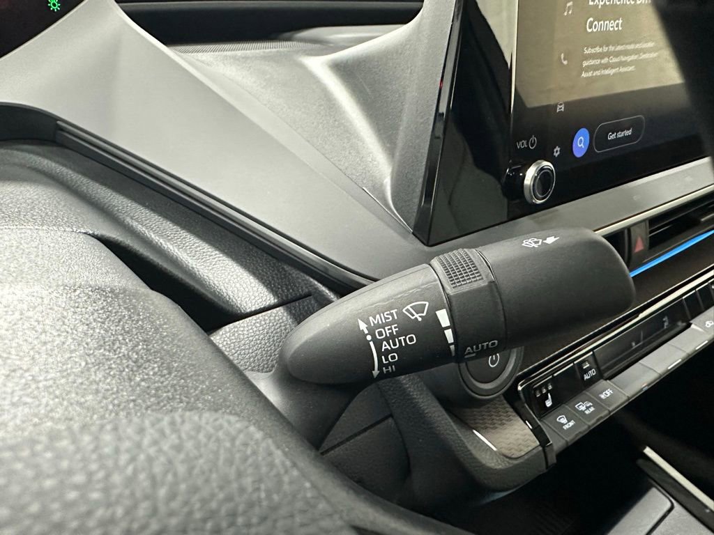 Used 2025 Toyota Prius XLE image 21