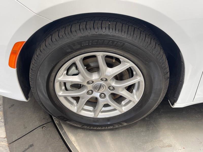 Used 2023 Chrysler Pacifica Touring-L image 55