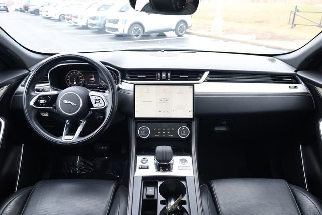 Used 2024 Jaguar F-PACE R-Dynamic S image 13