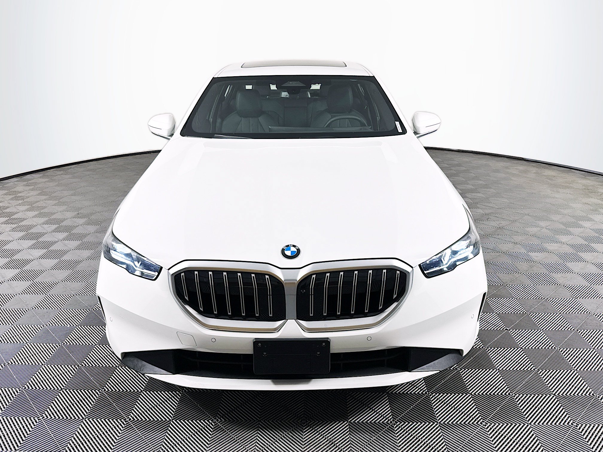 Used 2026 BMW 530i w/ Premium Package RWD image 2