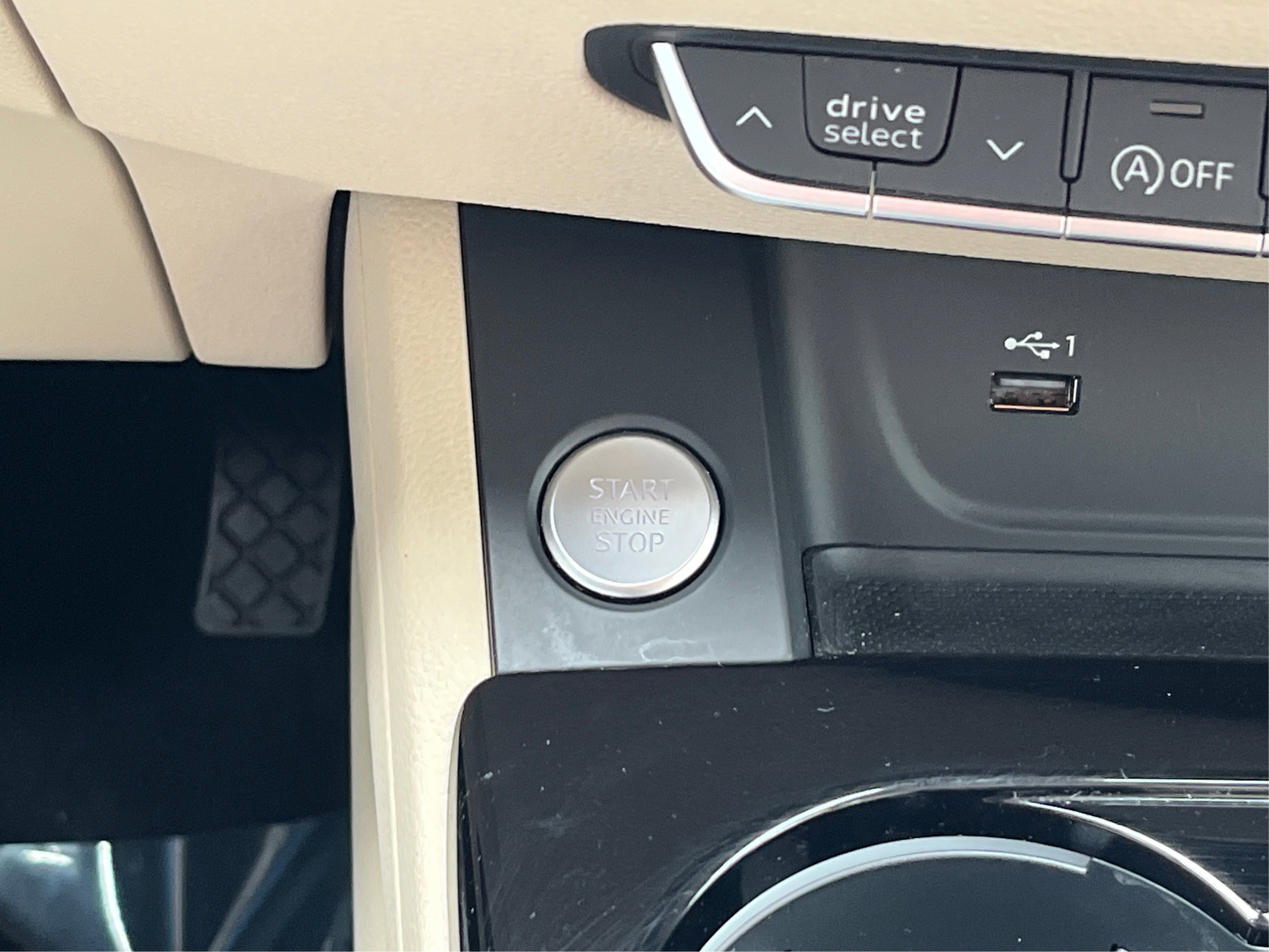 Used 2022 Audi A4 2.0T Premium w/ Convenience Package image 42