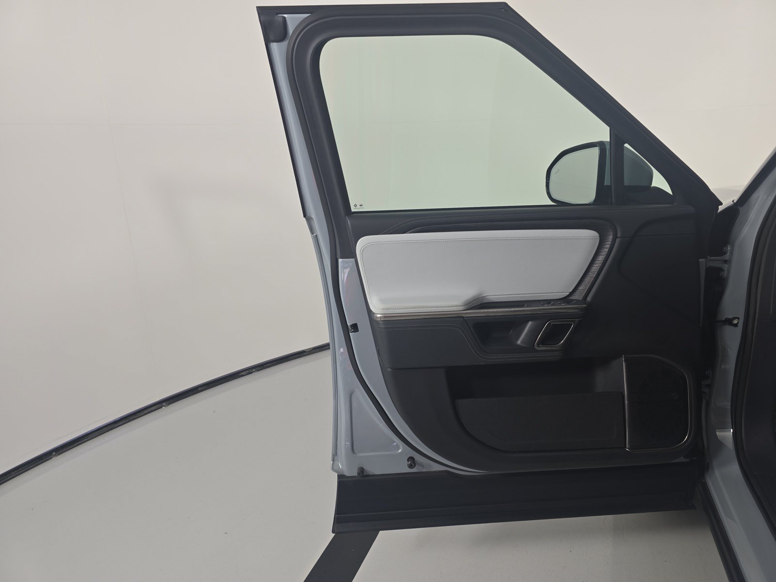Used 2023 Rivian R1T Adventure AWD/4WD image 16
