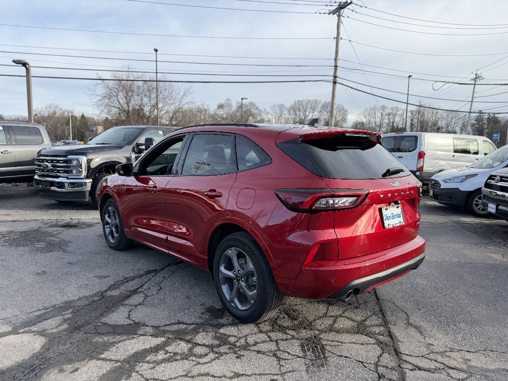 Certified 2023 Ford Escape ST-Line w/ Tech Pack #1 AWD/4WD image 5
