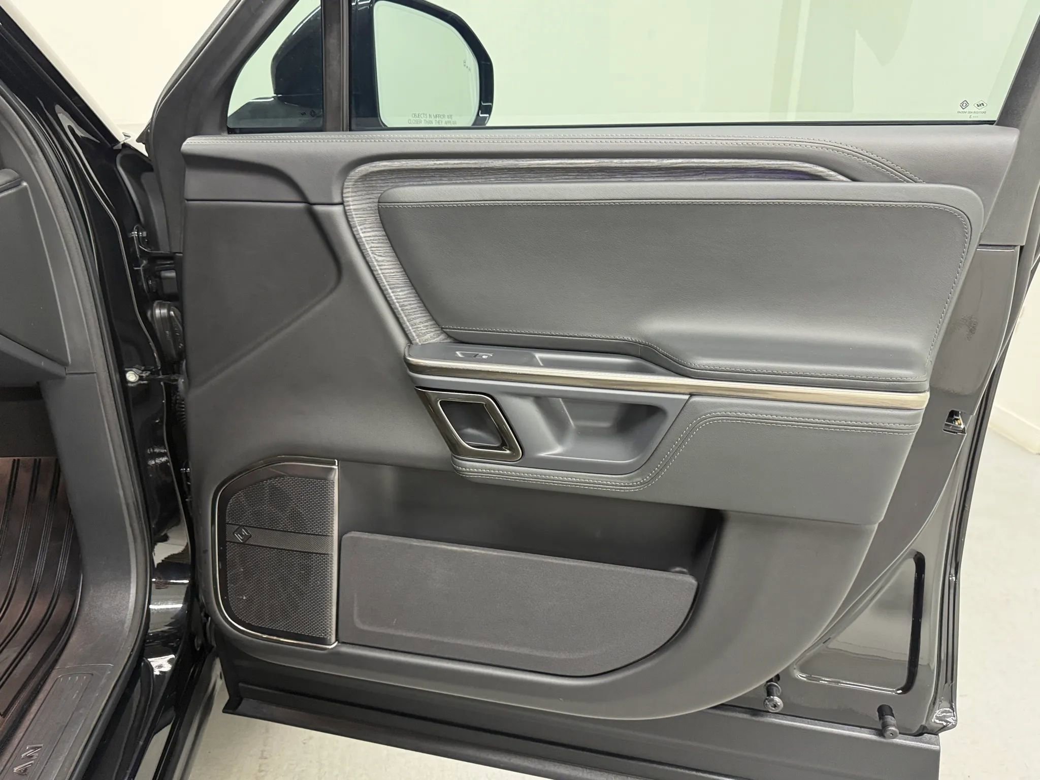 Used 2023 Rivian R1T Adventure image 28