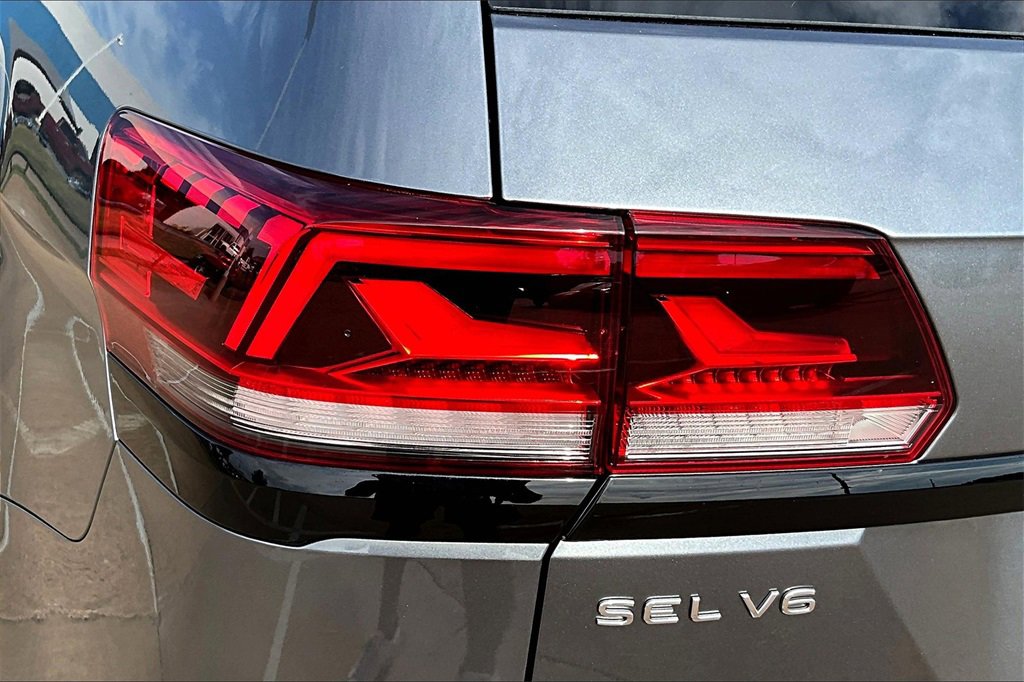 Used 2023 Volkswagen Atlas SEL R-Line image 32