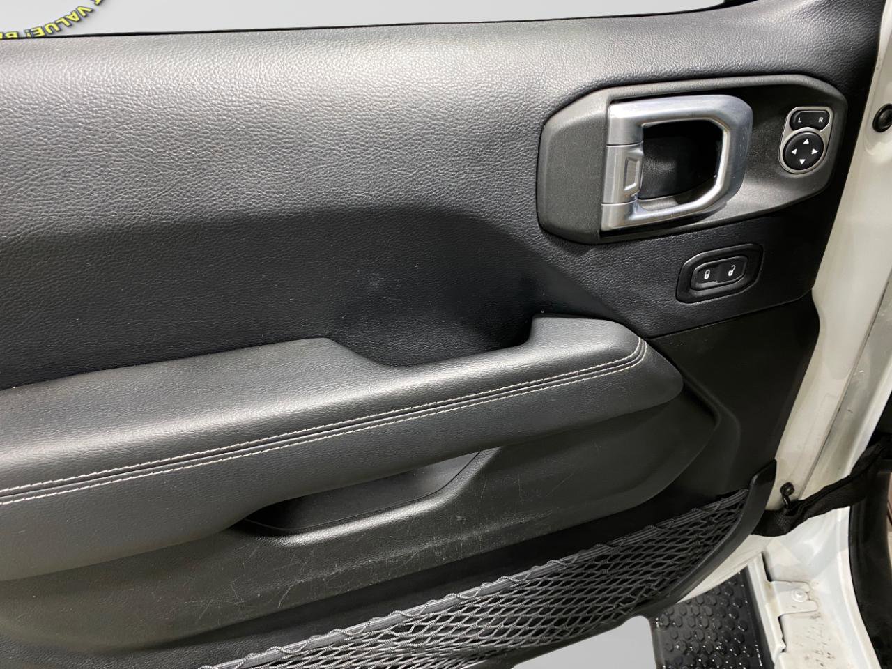 Used 2019 Jeep Wrangler Unlimited Sahara image 8