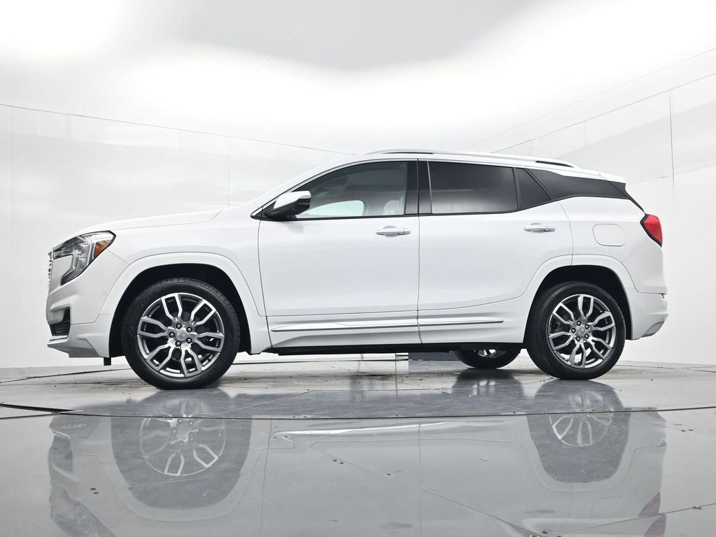 Used 2023 GMC Terrain Denali w/ Denali Premium Package AWD/4WD image 41